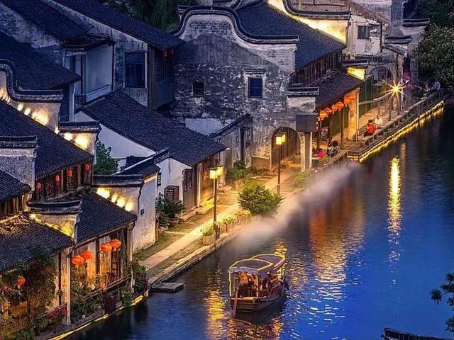动漫人物吃东西